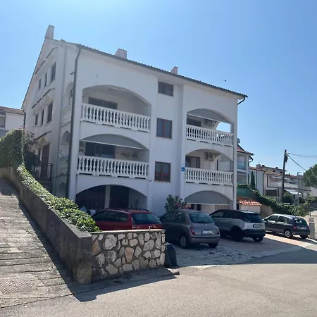 Apartment For 4 With Sea View アパート *
