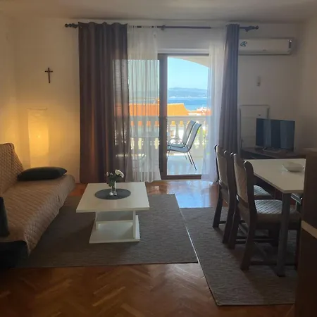 Apartment For 4 With Sea View アパート *